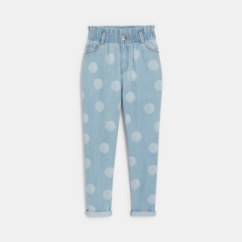 جينز أزرق فاتح على شكل كيس...